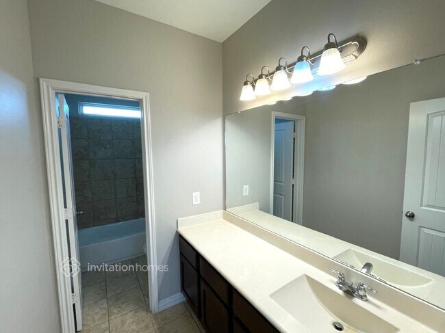 Building Photo - 30702 Basil Trace Dr