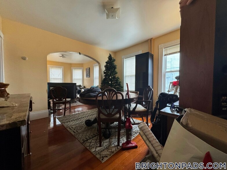 Building Photo - 225 Parsons St