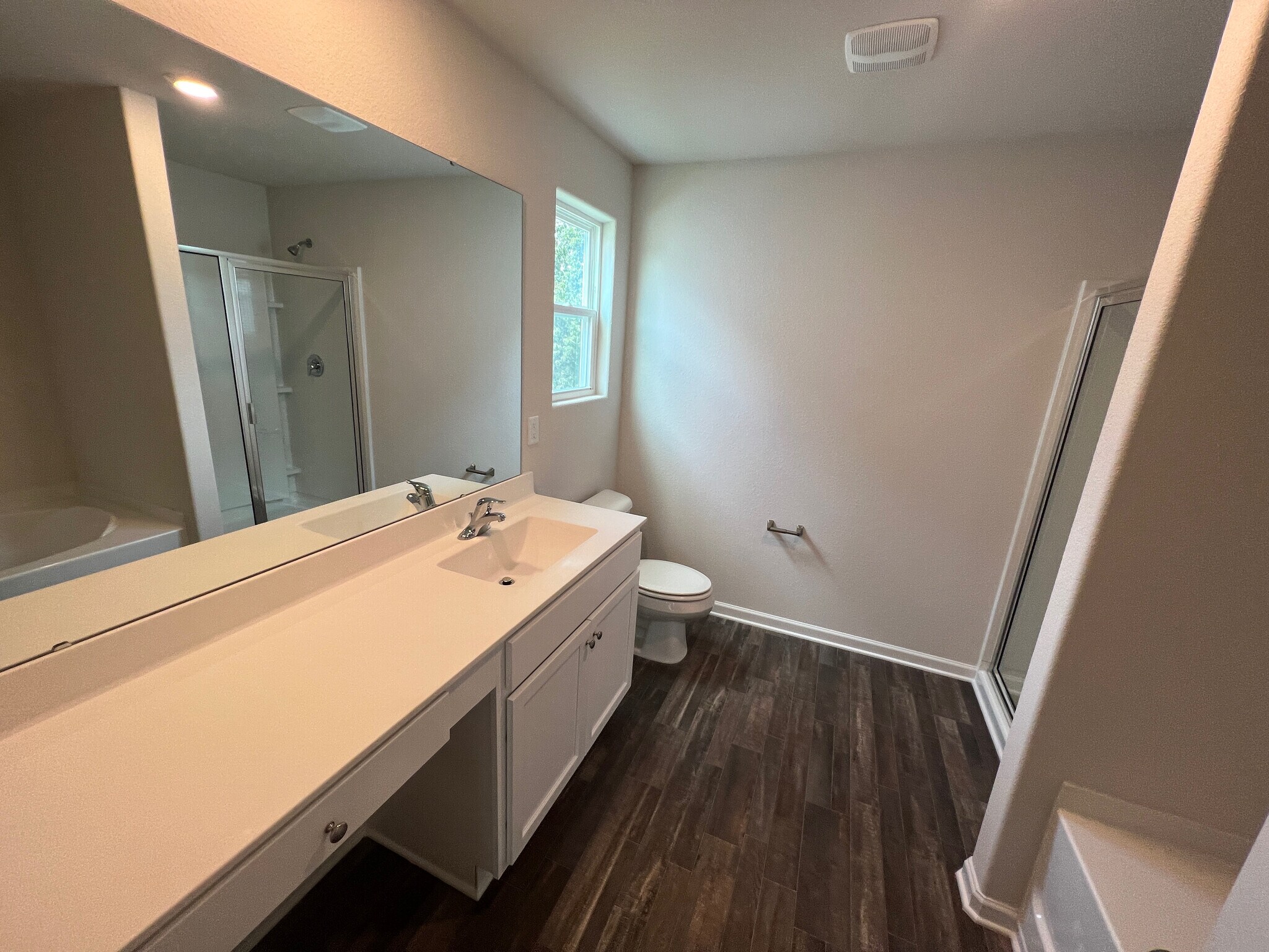 Building Photo - Room in House on Turning Lake Drive