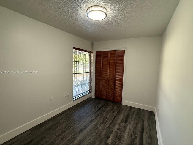 Building Photo - 1048 NW 32nd Pl