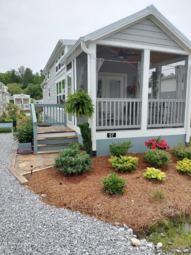 Building Photo - Tiny home at the Hamlet in Simple Living
