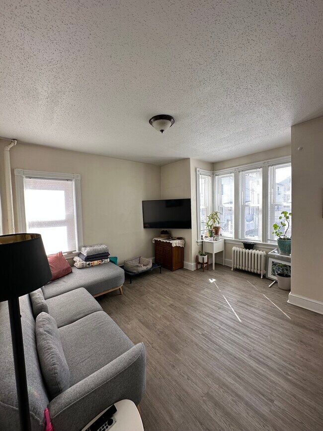 Building Photo - 117 Hanover St