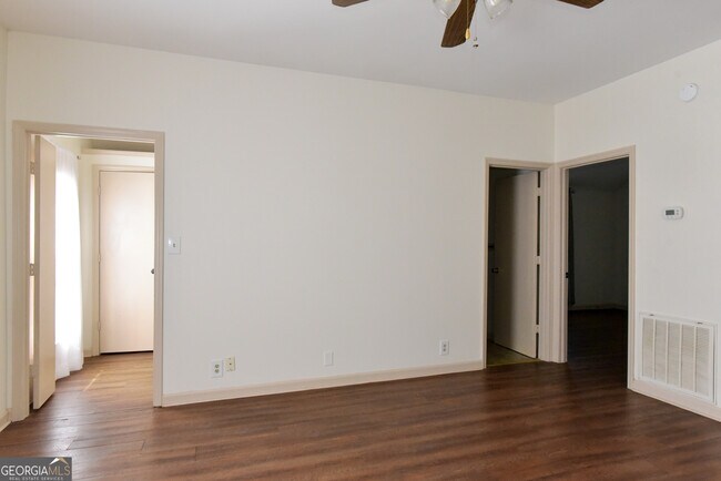 Building Photo - 302 Jefferson St