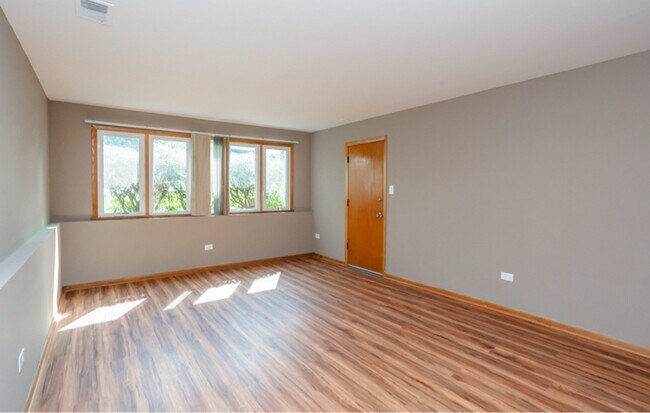 Building Photo - 7840 Cronin Ave