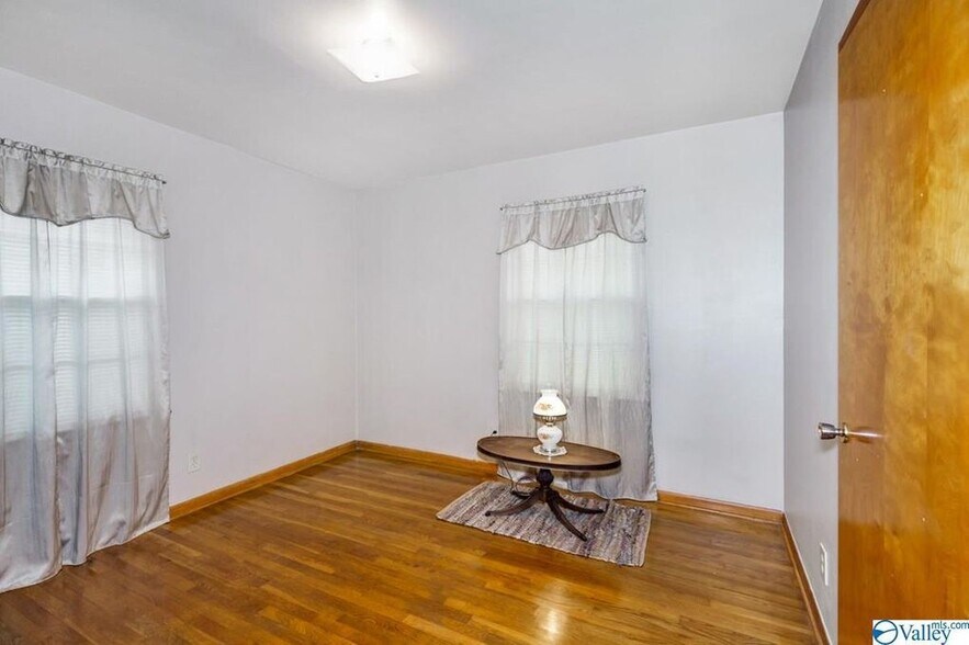 Building Photo - 2622 Brookline Dr NW