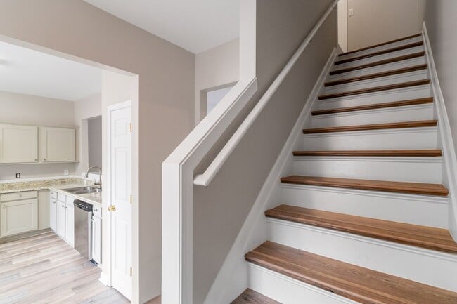 Building Photo - Spacious Townhome in Prime South Charlotte...