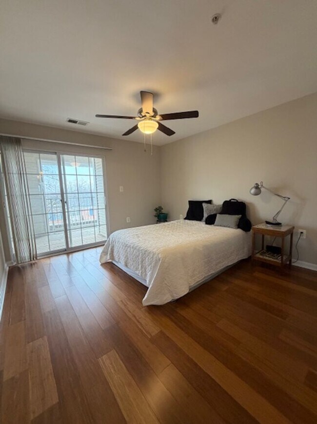 Building Photo - SPACIOUS 2 BEDROOM 2 BATH CONDO WITH LOFT IN KING FARM