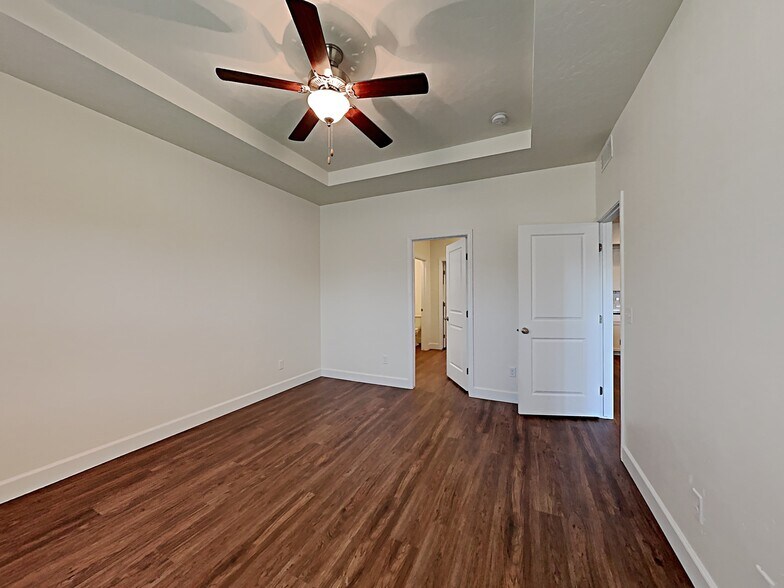 Building Photo - 400 E Sicily Dr