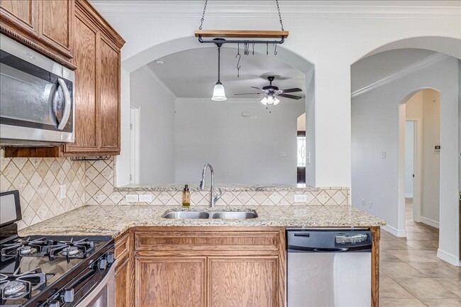 Building Photo - 2533 Lorine Dr