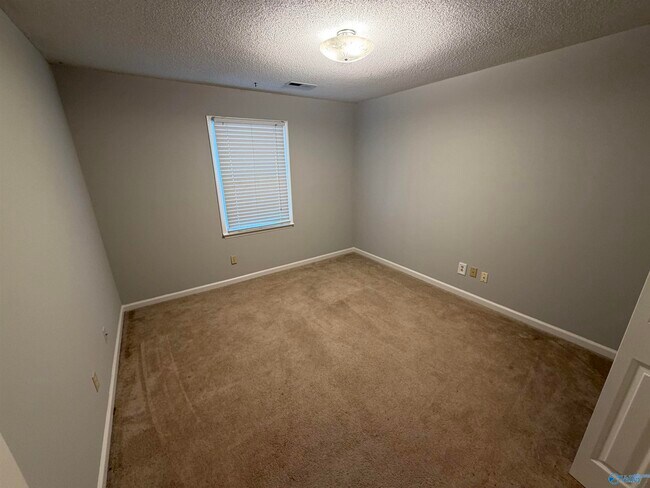 Building Photo - 15104 Balsam Dr SE