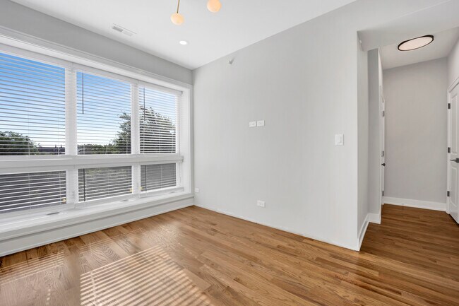 Building Photo - 2350 S Leavitt St