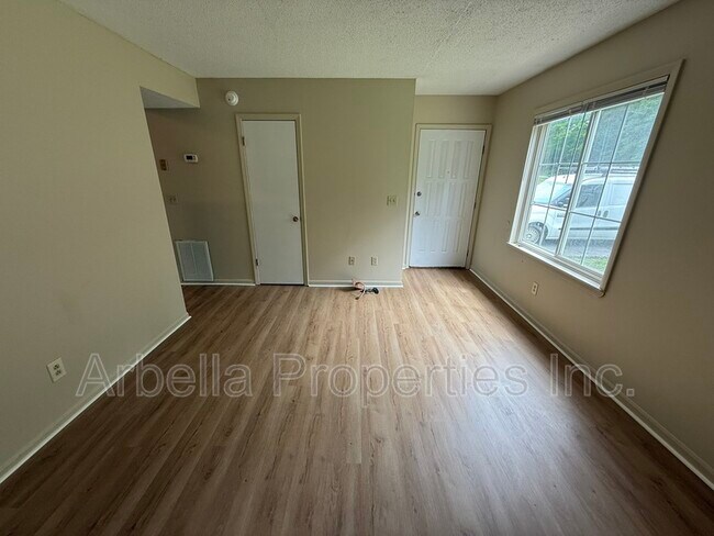 Building Photo - 103 Beech St