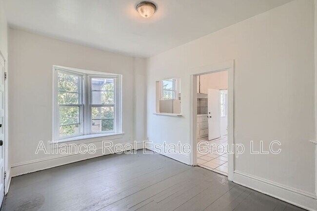 Building Photo - 41 W Byers Pl