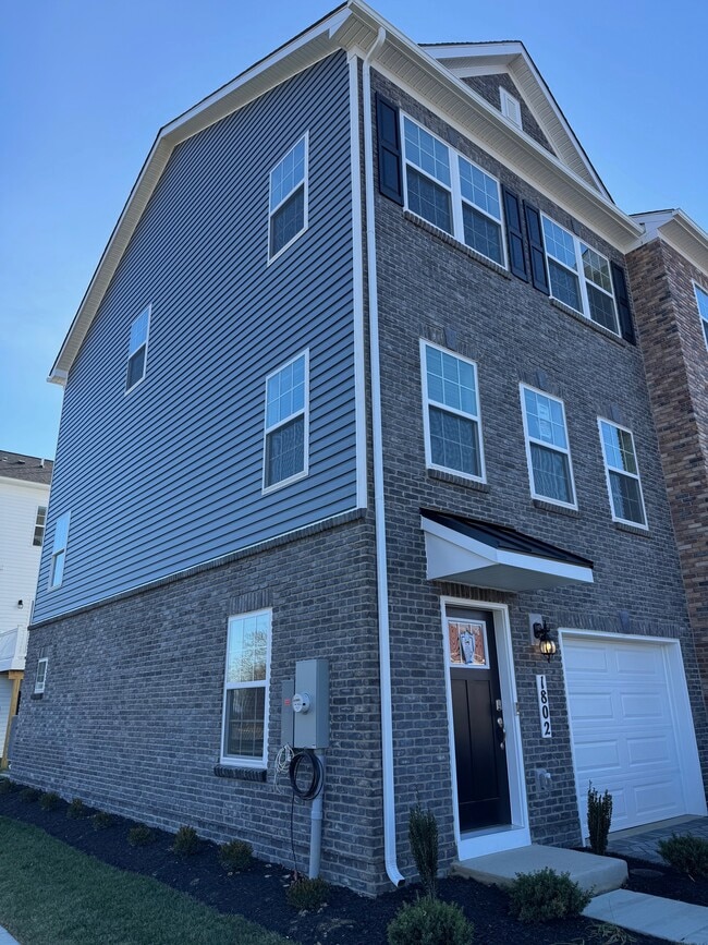 Building Photo - 1802 Blythe Way