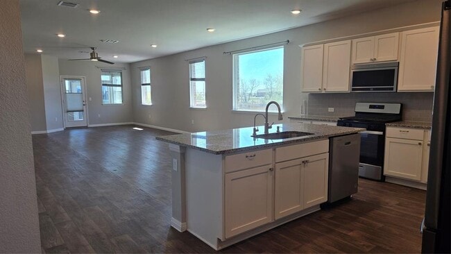 Building Photo - 313 Charles Trl