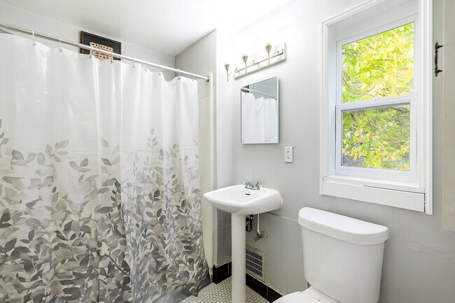 Building Photo - 1411 Brinton Rd