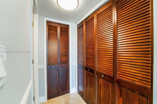 Building Photo - 6039 Collins Ave