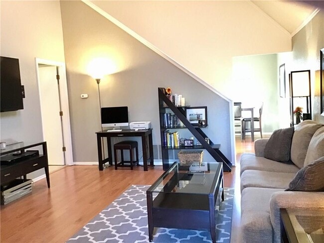 Building Photo - 2123 Lakecrest Dr