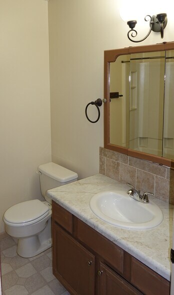 Master bathroom - 1610 Helena Rd N