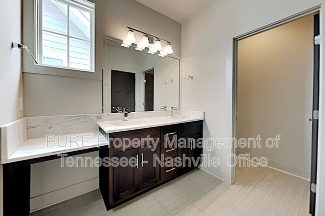 Building Photo - 634B Vernon Ave