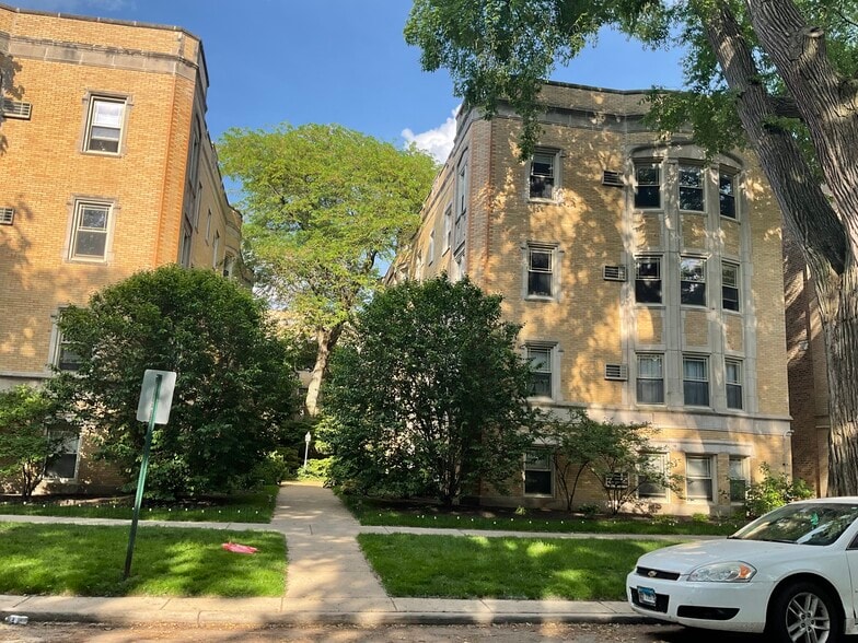 Western face of 825 - 825 Forest Ave