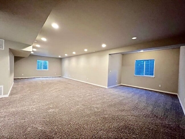 Building Photo - 5 Bedroom Home Close to Downtown Monument!!