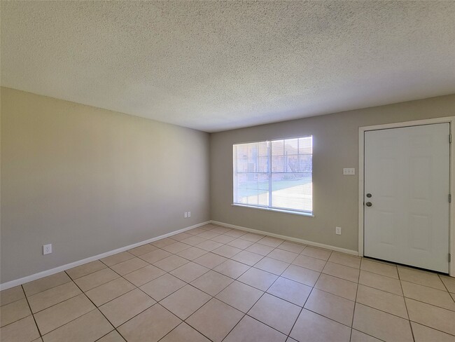 Building Photo - 3206 Lobit Dr