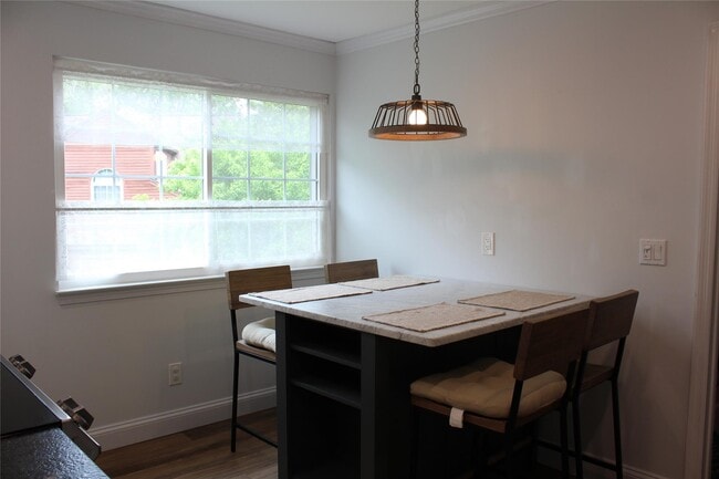 Building Photo - 402 Appletree Ln