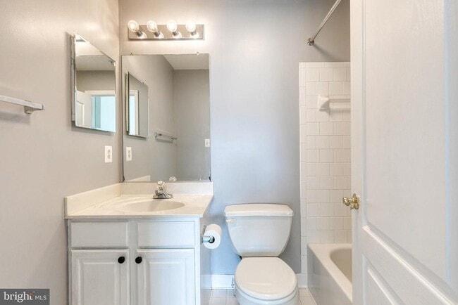 Building Photo - 1942 Glenroths Dr