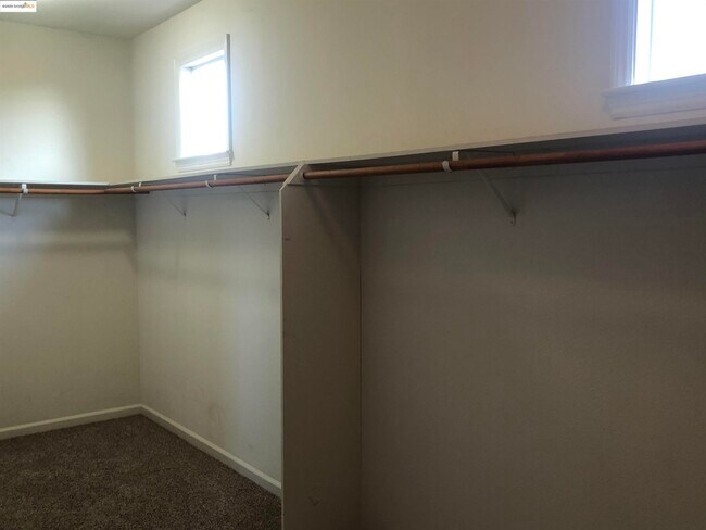 Building Photo - 5666 Arcadia Cir