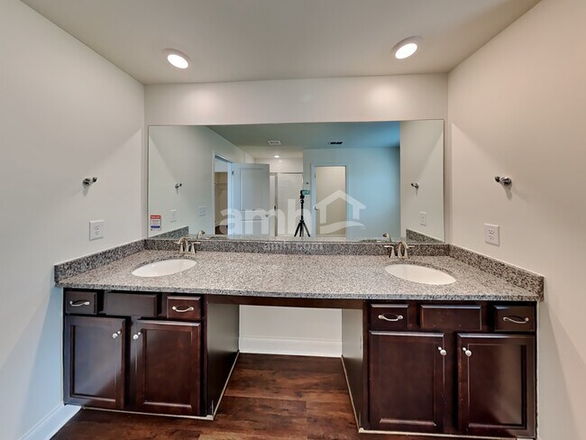 Building Photo - 893 Headland Wy