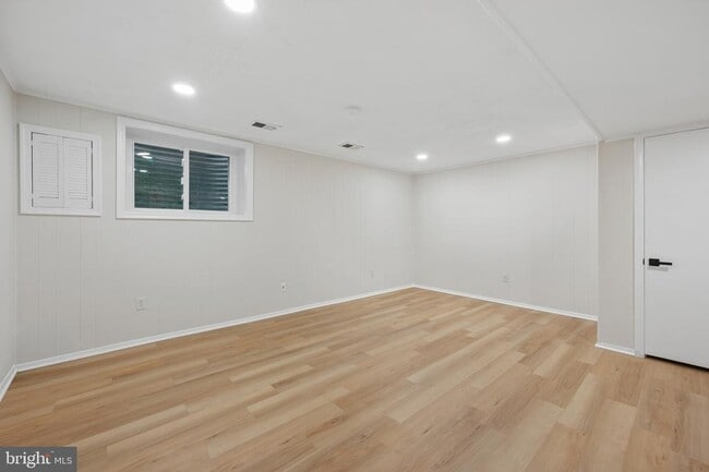 Building Photo - 6356 Ducketts Ln
