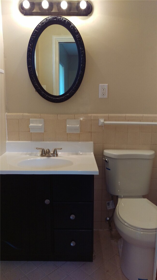 Building Photo - 18 Country Squire Ct