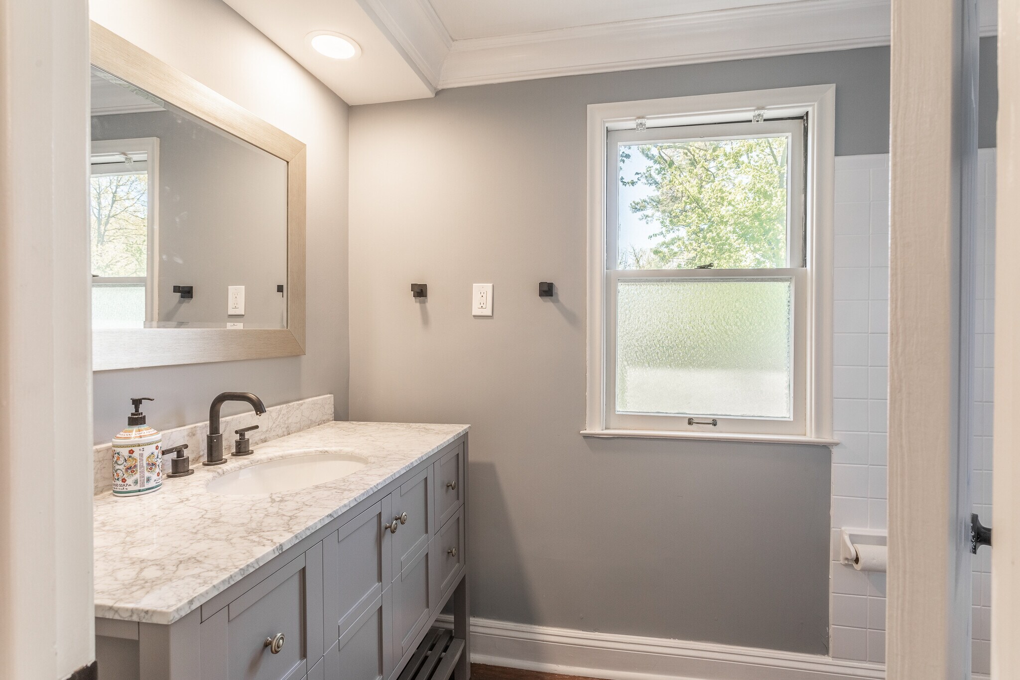 Building Photo - 906 Putney St