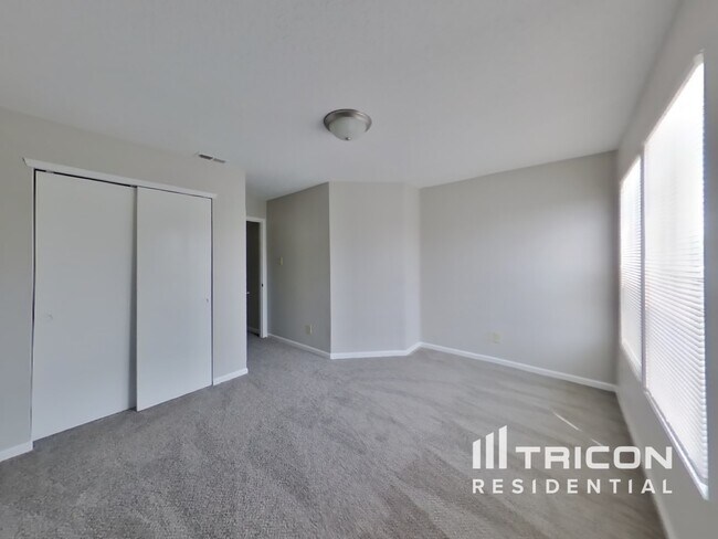 Building Photo - 10744 Inspiration Dr