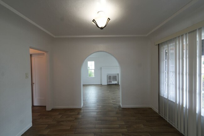Building Photo - 917 ALAMEDA WU