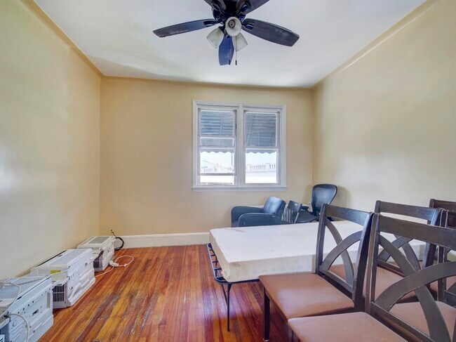 Building Photo - 276 Van Wagenen Ave