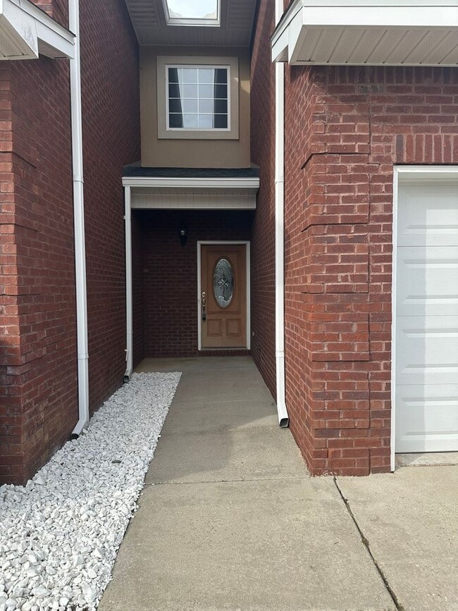 Building Photo - Eagle Landing - End Unit