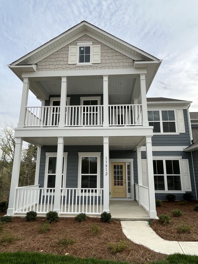 Building Photo - Large, Newer 4 Bedroom + Office and Loft i...