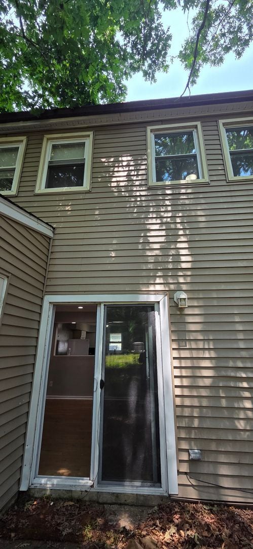 Building Photo - Spacious 3 Bedroom 1.5 Bath Townhome for RENT