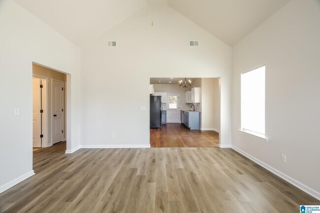 Building Photo - 213 Hampton Dr
