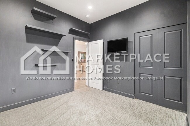 Building Photo - 300 Riverfront Dr