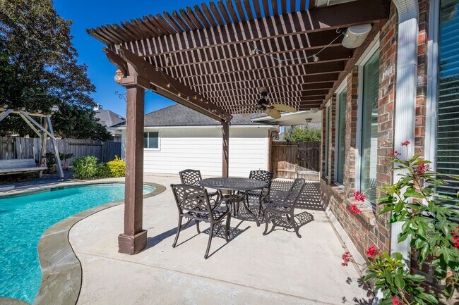 Building Photo - 5630 Ashford Ridge Ln