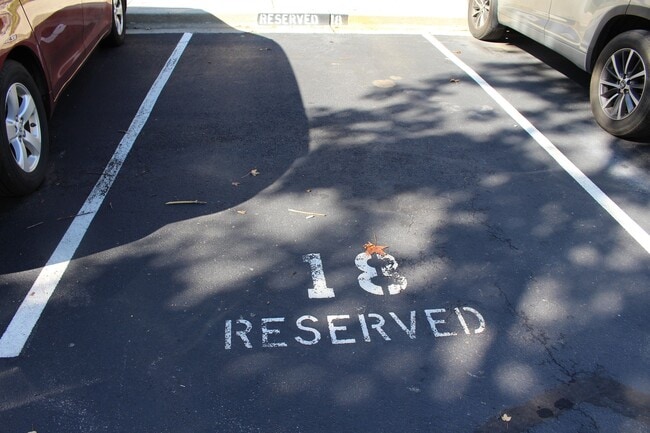 Building Photo - 3 Level  3 + 3.5 Ba w/2 BRAND NEW BATHROOM...