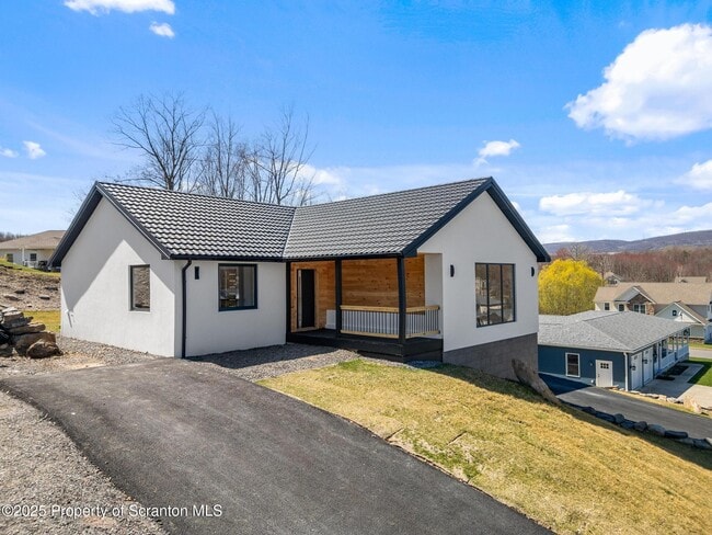 Building Photo - 203 Red Oak Dr