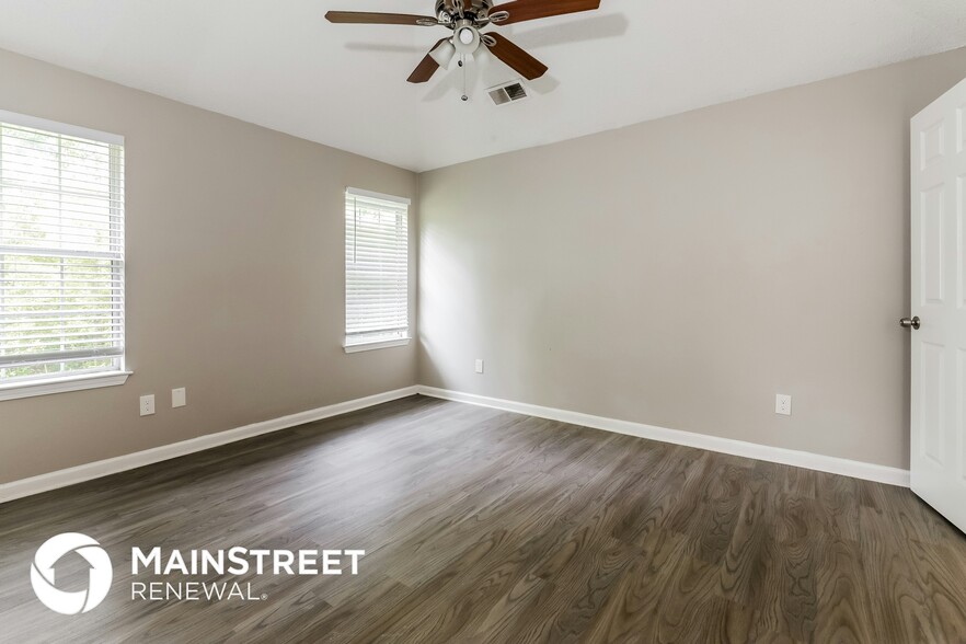 Building Photo - 210 Teak Ln