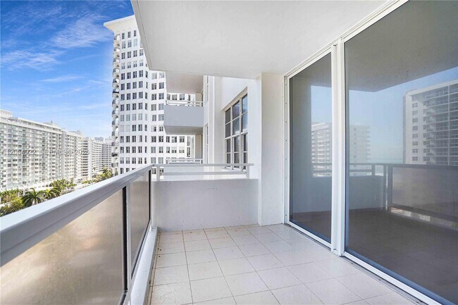 Building Photo - 5700 Collins Ave