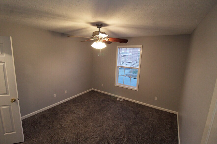 Building Photo - 561 Hampton Way