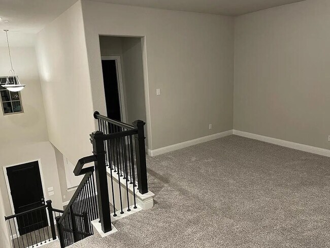 Building Photo - 207 Suma Dr