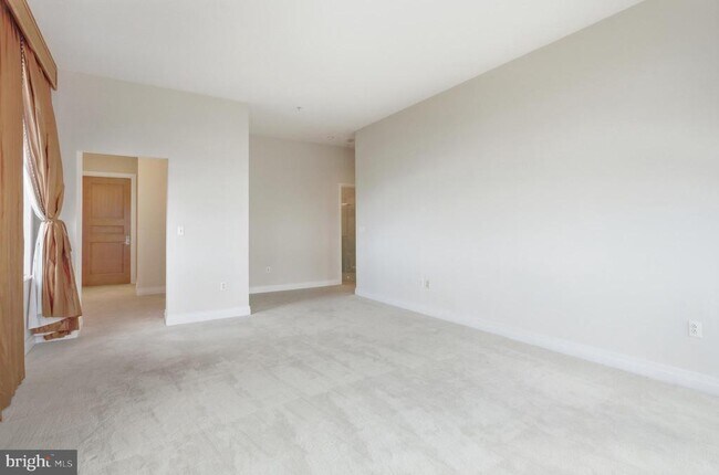 Building Photo - 8220 Crestwood Heights Dr